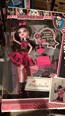 Monster High Picture Day Draculaura Doll 2012 Mattel Y4310 - NIB New In Box - Image 1 of 4