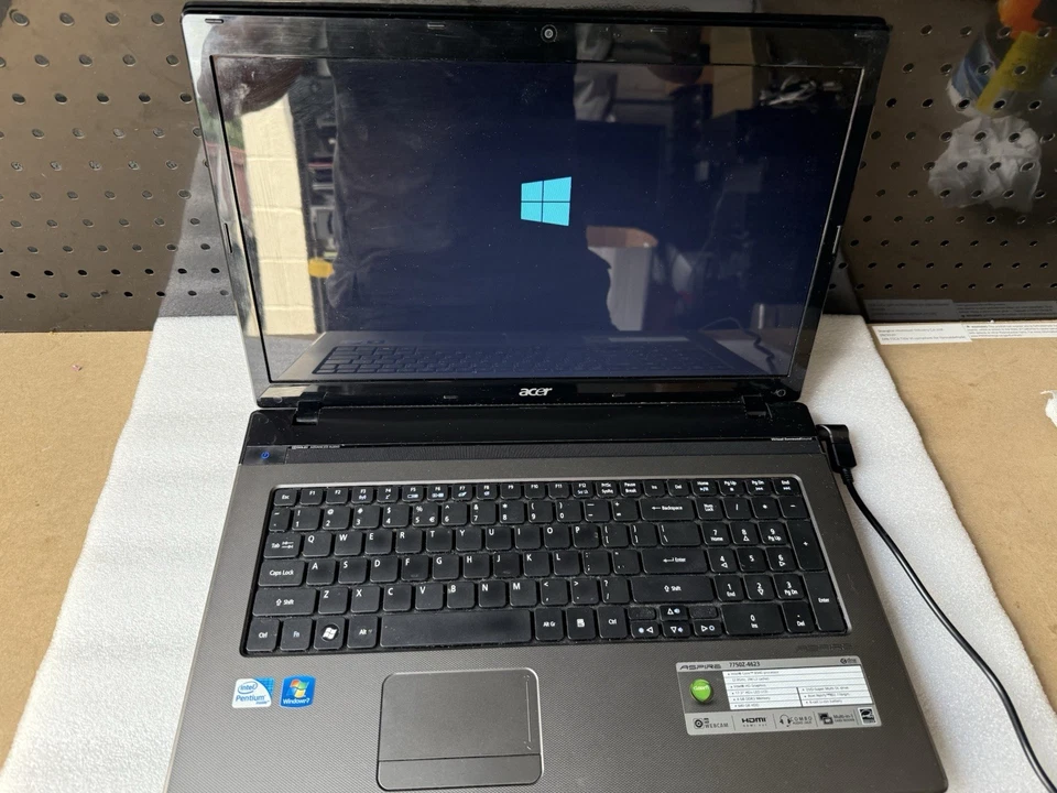 Acer Aspire 7750Z-4623 Intel Pentium B940 @2.40GHz 4GB RAM 640GB HDD 17.3" LCD Foto 1 de 4