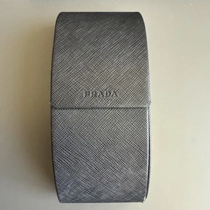 Estuche rígido para gafas Prada - tapa abatible - Imagen 1 de 4