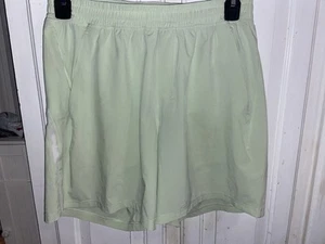 Lululemon Men’s Shorts Size Large Green Reflective Trim Athletic- Pace Breakers - Picture 1 of 4