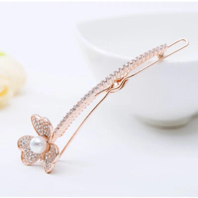 Pinza para el cabello de mujer enchapada en oro con diseño de pétalos de moda micro incrustaciones de circón blanco Foto 1 de 4