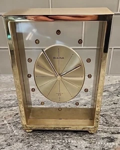 Reloj BULOVA 1985 manto de escritorio misterio latón ejecutivo cuarzo analógico - Imagen 1 de 12