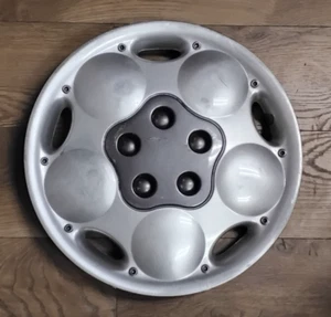 Dodge Neon : 1995, 1996, 14" Factory Hub Cap, #CH 04684438 - Picture 1 of 11