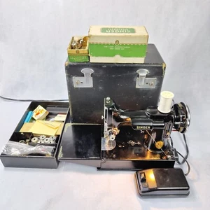 SINGER FEATHERWEIGHT 221-1 SERIES SEWING MACHINE 1941 w Case & Accessories Works - Picture 1 of 24