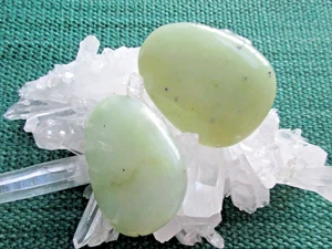 2 China-Jade (Serpentin) Daumensteine - Bild 1 von 2