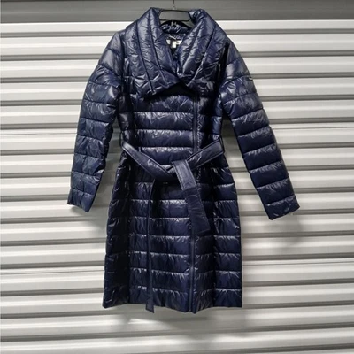 Abrigo acolchado con cinturón asimétrico Via Spiga para mujer azul medio ropa exterior de invierno Foto 1 de 4