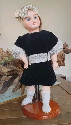 Robe de velours Nous habillons Bleuette Semaine de Suzette Avril 1924 - Photo 1/4