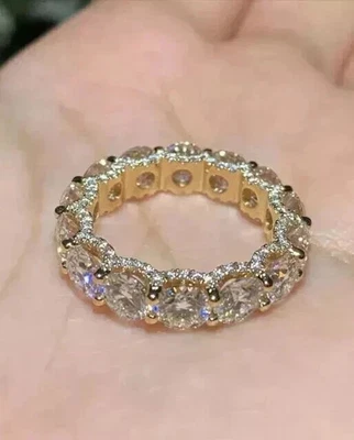 Real Moissanite 4Ct Round Cut Eternity Wedding Band Ring 14K Yellow Gold Plated Foto 1 de 4