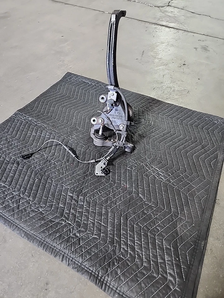 2015-2021 Dodge Charger Challenger Scat Pack SRT Front LEFT Spindle Knuckle Hub - Image 1 of 4