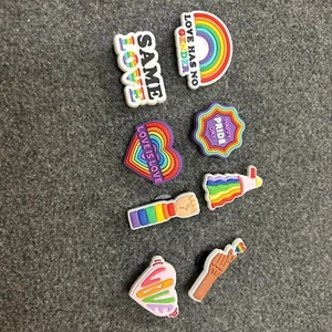 Croc Jibbitz Silicon ~ lot of 8 #654 Gay Pride - Picture 1 of 1