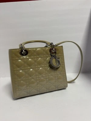 Bolso mediano Christian Dior Lady Dior - charol amarillo Foto 1 de 4