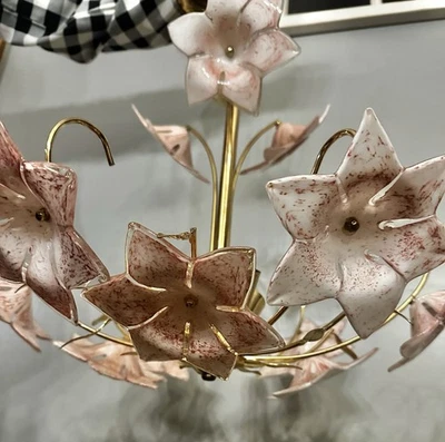 18 x23 Vintage ITALY Floral MURANO GLASS and CRYSTAL Chandelier 3 Lt. Gold Frame - Изображение 1 из 3