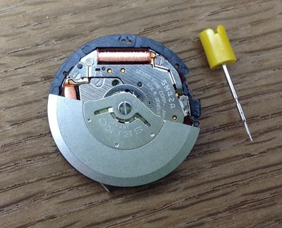 Seiko 5M42A KINETIC Watch Movement - NEW - Silver & Black date - Image 1 of 4