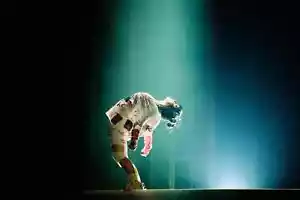 BILLIE EILISH - ARTISTA GALARDONADA E ICONO MUNDIAL - 8x10 Foto Impresa Brillante - Imagen 1 de 1