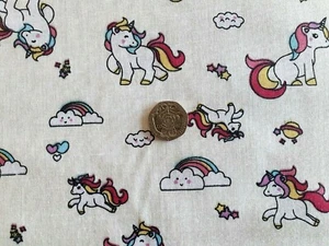 Tela de polialgodón crema de marfil con estampado ""Colorido unicornio"" - 1 metro completo - Imagen 1 de 2