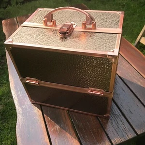 Gold / Aluminium Make up Carry Case Vanity Hairdressing - Extendable Tool Box - Picture 1 of 10