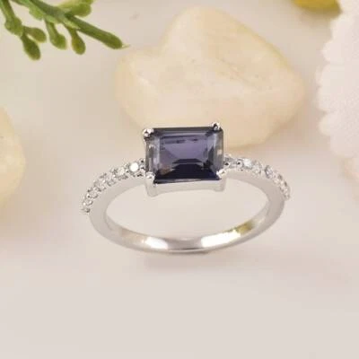 Anillo solitario de compromiso de plata de ley 925 con topacio blanco y iolita de 1,45 quilates Foto 1 de 4