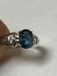 London blau ovaler Topas mit natürlicher Tasche Diamanten 10k Weißgold Ring 3,6 Gramm - Bild 1 von 12