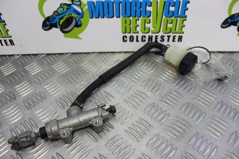 Cilindro maestro de freno trasero Kawasaki Z 1000 2010 a 2013 Z1000 ZR1000 B136 Foto 1 de 4