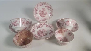 Set 4 tazze e piattini antichi rossi Transferware Staffordshire scena casa barca uccellino - Foto 1 di 9