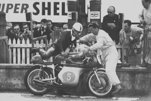 MV Agusta 500cc works racer John Surtees winner 1959 Isle Of Man Senior TT photo - Picture 1 of 1