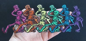 Patch posteriore ricamata con licenza Grateful Dead Dancing Skeletons Marching Bones - Foto 1 di 7