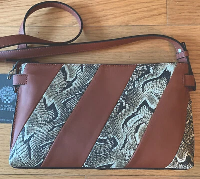 Bolsa de couro Vince Camuto Casia nova com etiquetas design pele de cobra listras tiracolo - Imagem 1 de 4
