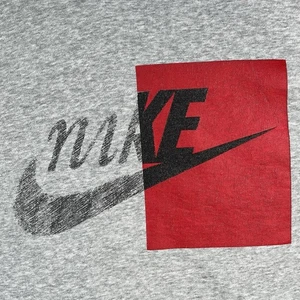 Nike Sweatshirt Herren Medium Pullover Hoodie grau großes Logo rot eckig - Bild 1 von 6
