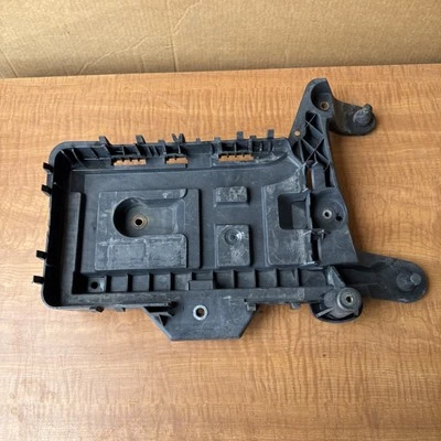 SOPORTE SOPORTE BANDEJA BATERÍA VOLKSWAGEN PASSAT OEM 2012 - 2022 ✔️ Foto 1 de 4