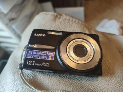 Sanyo Digital Camera VPC X1200 BLACK 12.1 MP Slim Clean For Parts  - Image 1 of 4