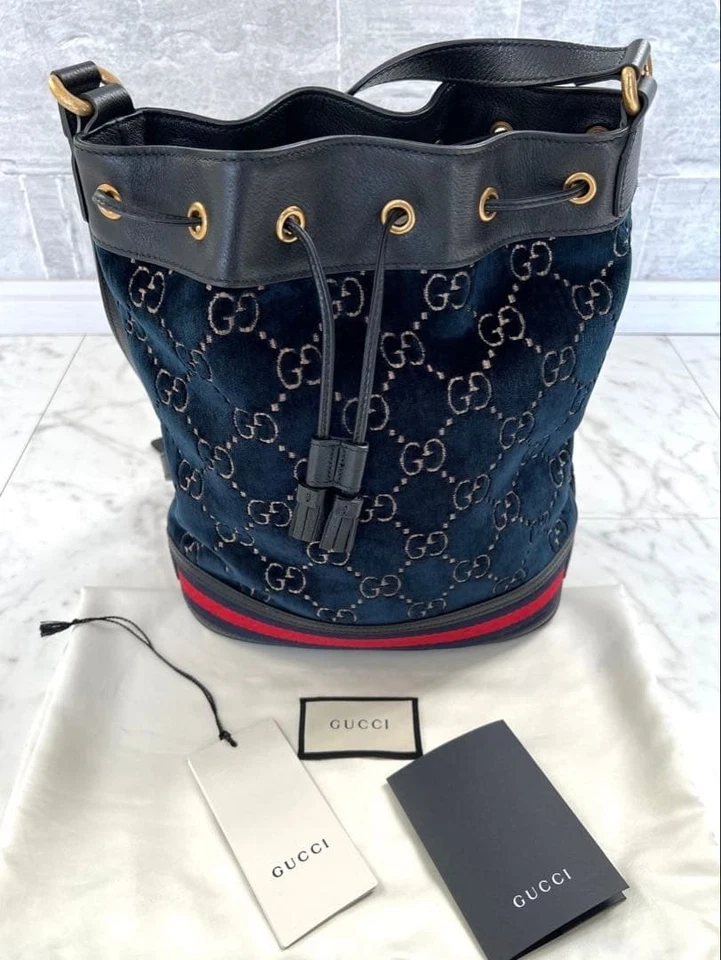 Bolso cubo de terciopelo Gucci GG con caja de regalo, modelo 1001b. Foto 1 de 4