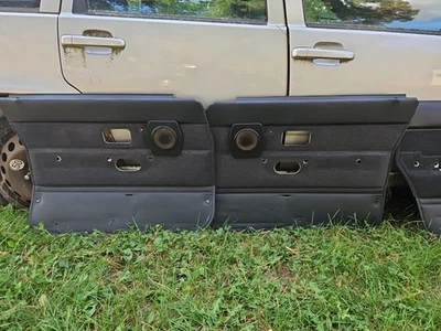 Комплект из 4 черных дверных карт Volvo 240 260 с динамиками и твитером  - Изображение 1 из 4