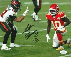 ANTOINE WINFIELD, JR. SIGNED TAMPA BAY BUCCANEERS 8 x 10  PEACE OUT PIC BECKETT - Picture 1 of 2