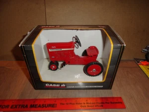 1/8 international 1026 pedel tractor - Picture 1 of 5