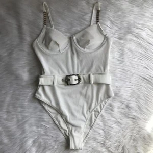 Body sin mangas de terciopelo acanalado marfil Shein nuevo sin etiquetas - mediano - Imagen 1 de 5