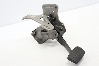 2018 - 2023 CHEVROLET TRAVERSE BRAKE FOOT STOP PEDAL COMPLETE OEM 84517824 - Image 1 of 4