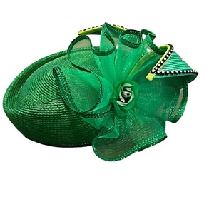 Eleganter grüner Fascinator Hut mit Netz & Strass - Bild 1 von 9