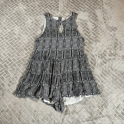 Grúa de papel para mujer pequeño mameluco estampado geométrico azteca negro blanco ojo de cerradura cuello Foto 1 de 4