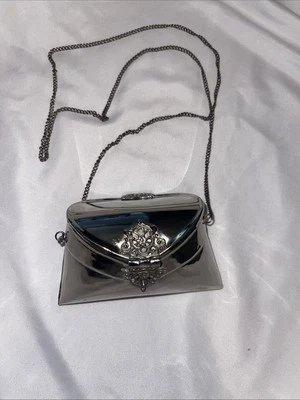 复古银色金属枕头钱包手提包 — 第 1/4 张图片