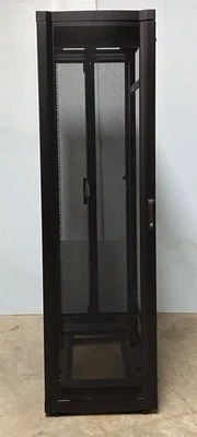 Gabinete de rack de red de servidor NetShelter VX negro 42U de APC AR2101BLK 2 Foto 1 de 4