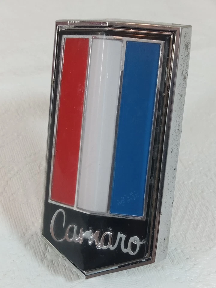 Chevrolet Camaro 1974 emblema de ornamento de parrilla 341055 MDC 3 Foto 1 de 4