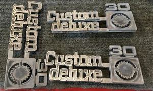 Lot Of 3 C30 C 30 Chevrolet Chevy Custom Deluxe 30 Emblem 349684 Wall Hanger  - Bild 1 von 9