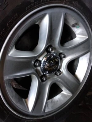 TAPA CENTRAL RUEDA ORIGINAL SUZUKI Grand VITARA Grand ESCUDO XL7 2 un. Foto 1 de 4