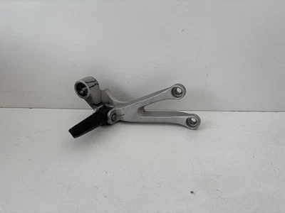 Reposapiés trasero derecho pasajero Kawasaki ZX900 ZX9R 1998-2002 Foto 1 de 4