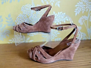 UGG Australia Sandales Compensées Cuir Daim marron bride cheville T 37  - Picture 1 of 11