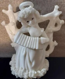 Ángel de porcelana blanca vintage con acordeón maceta borde de espagueti sin marca - Imagen 1 de 7