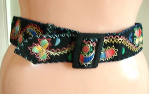 Cinturón Vintage 1.75" Ancho Bordado Negro Hebilla Tela En muy buena condición S 26" Cintura - Imagen 1 de 5
