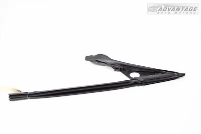 2014-2016 BMW 328i GT F34 FRONT RIGHT SIDE DOOR WINDOW WEATHERSTRIP SEAL OEM - Image 1 of 4