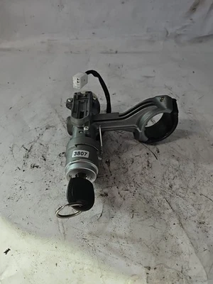 2005-2010 Kia Sportage 2.7L AT Ignition Switch Lock Cylinder & Key OEM - Image 1 of 4