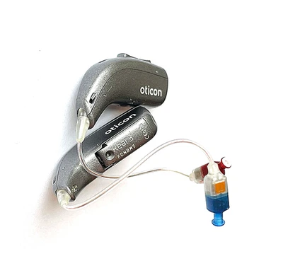 Usado, 2x Oticon Real 3 Doble + Cargador + Altavoces 3/85db - Envío EE. UU. Foto 1 de 4